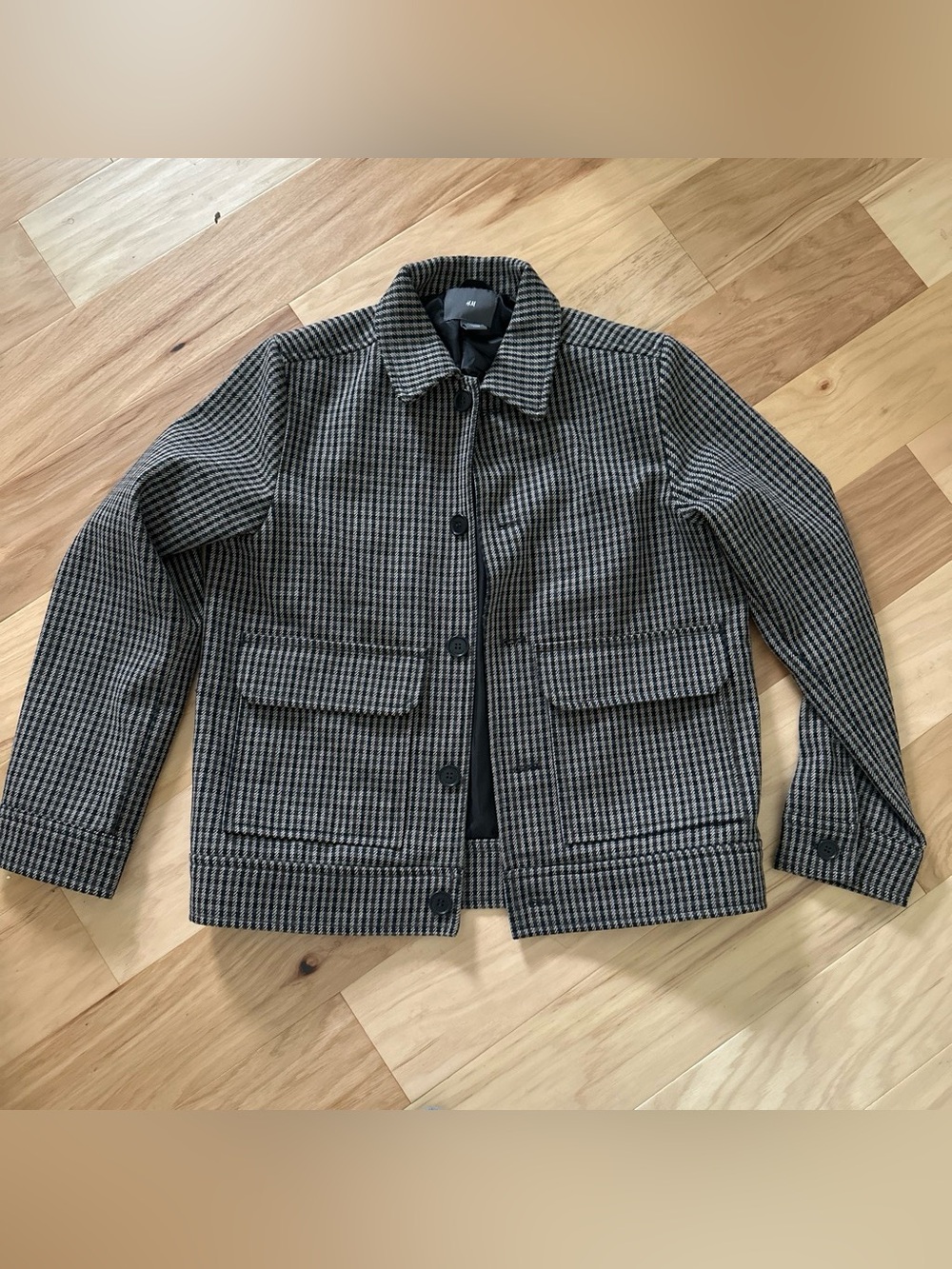 H&M Men’s Black and Gray Shirt Jacket